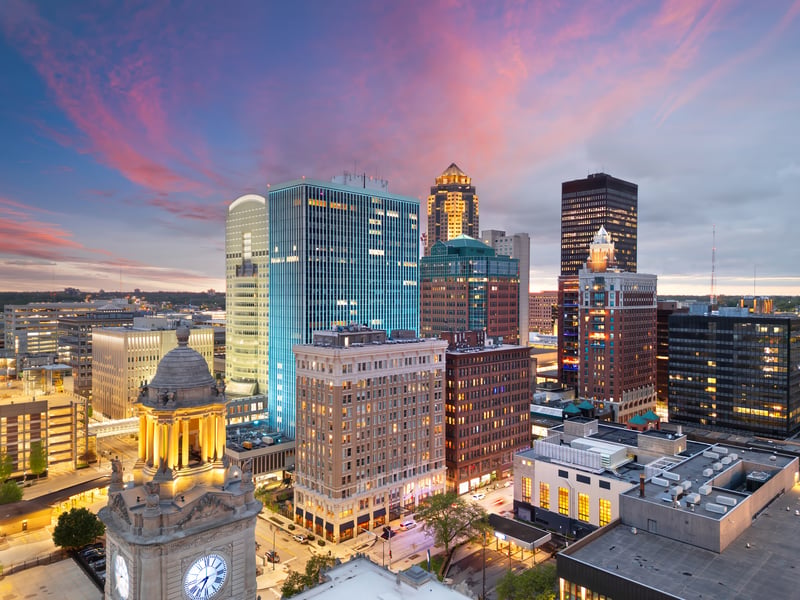 Des Moines, Iowa skyline at dusk