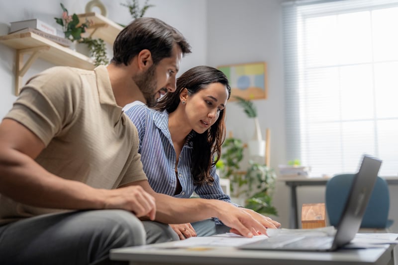 A couple explores refinancing options.