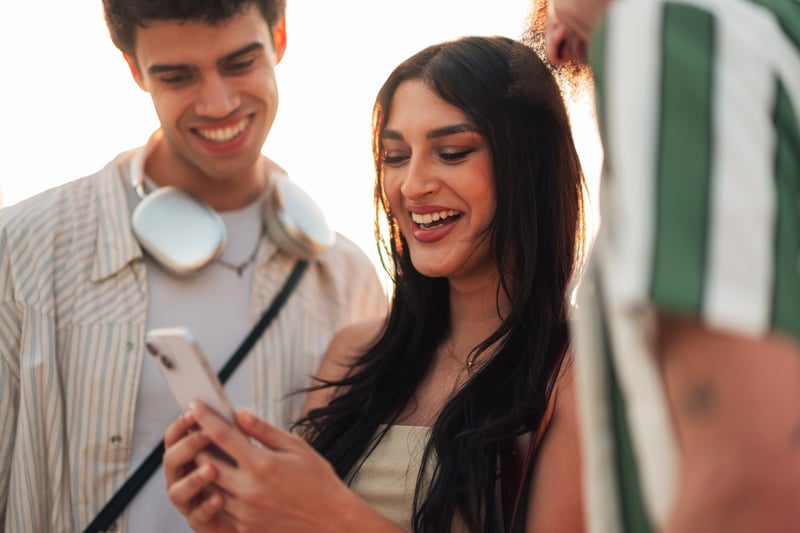 A man and a woman look at Tennessee refinance rates on a cell phone.