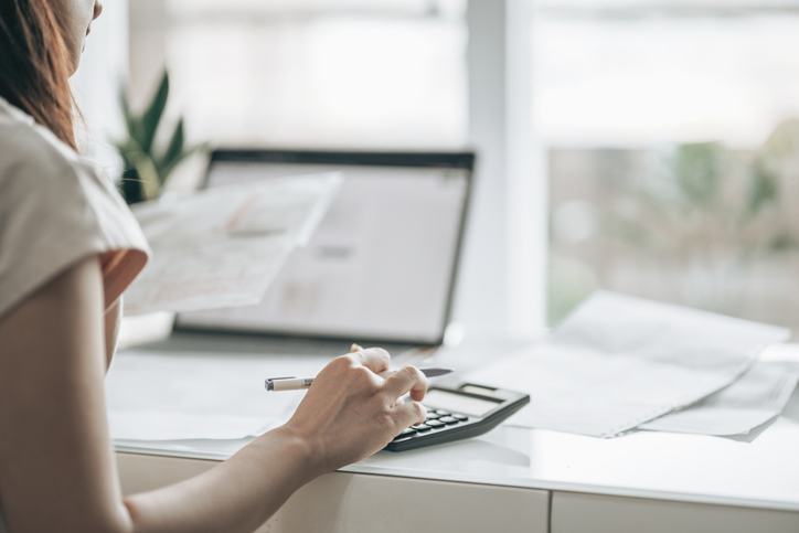 A person calculates the break-even period on their refinance.